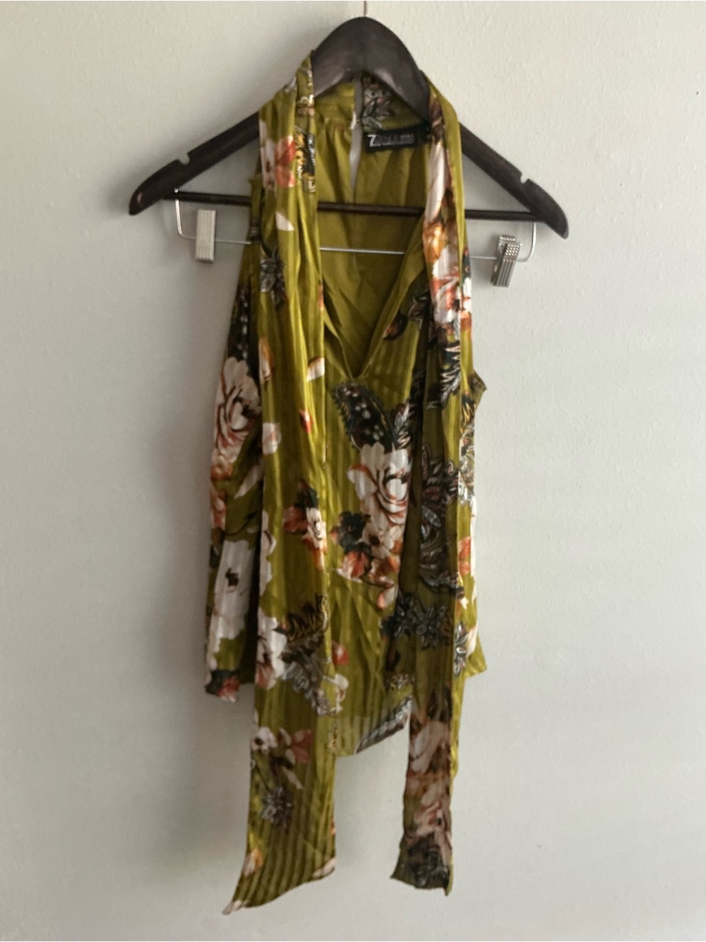 New York & Company Olive Floral Sleeveless V-Neck Draped Top